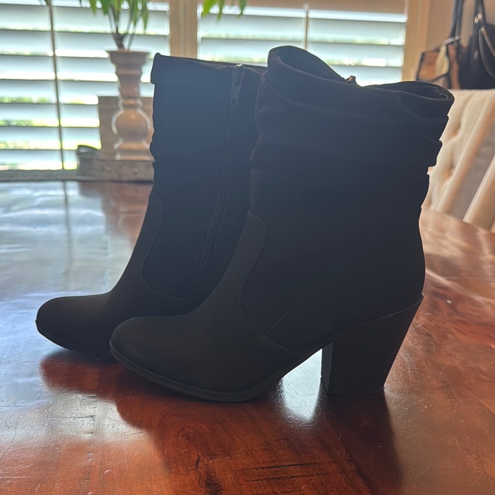 Kim Rogers Black Heeled Boots with Classic Silhouette